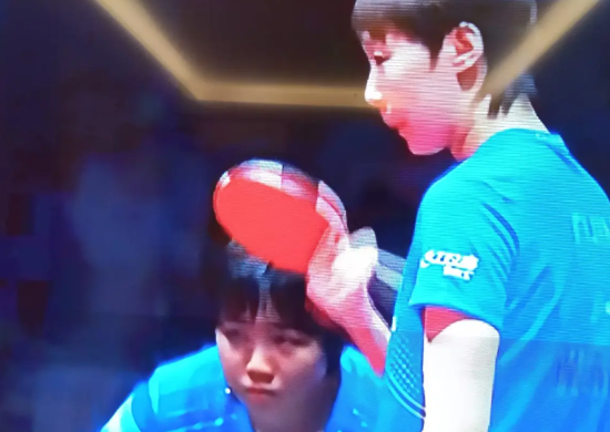 在刚刚结束的女双半决赛上，王曼昱和蒯曼，以3：0的绝对优势战胜日本队，获得半决赛