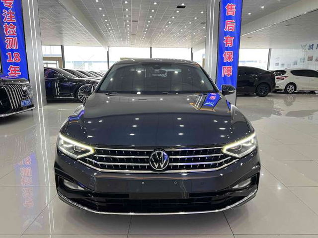 大众迈腾330TSI
这个颜色似乎好像很少见