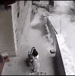我的天呐
这孩子高低要讨一顿打才行
太坏了
不教育怎么行啊[发怒]