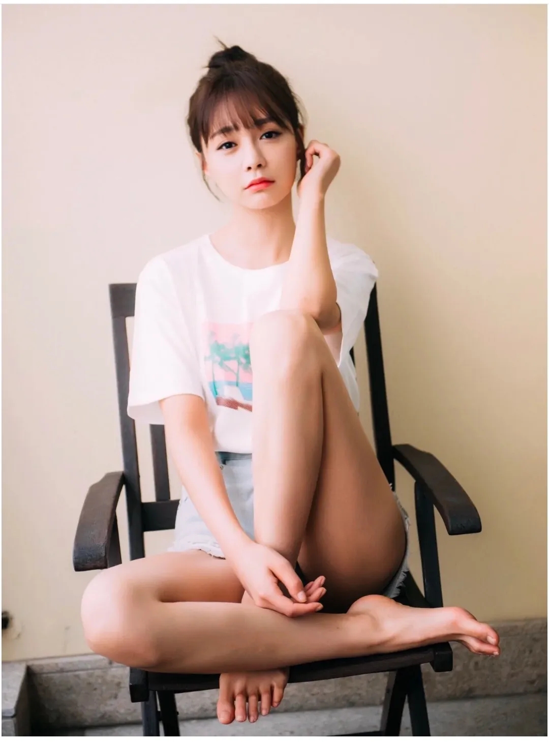 沈梦辰，脚丫子怎么能瘦成这样。