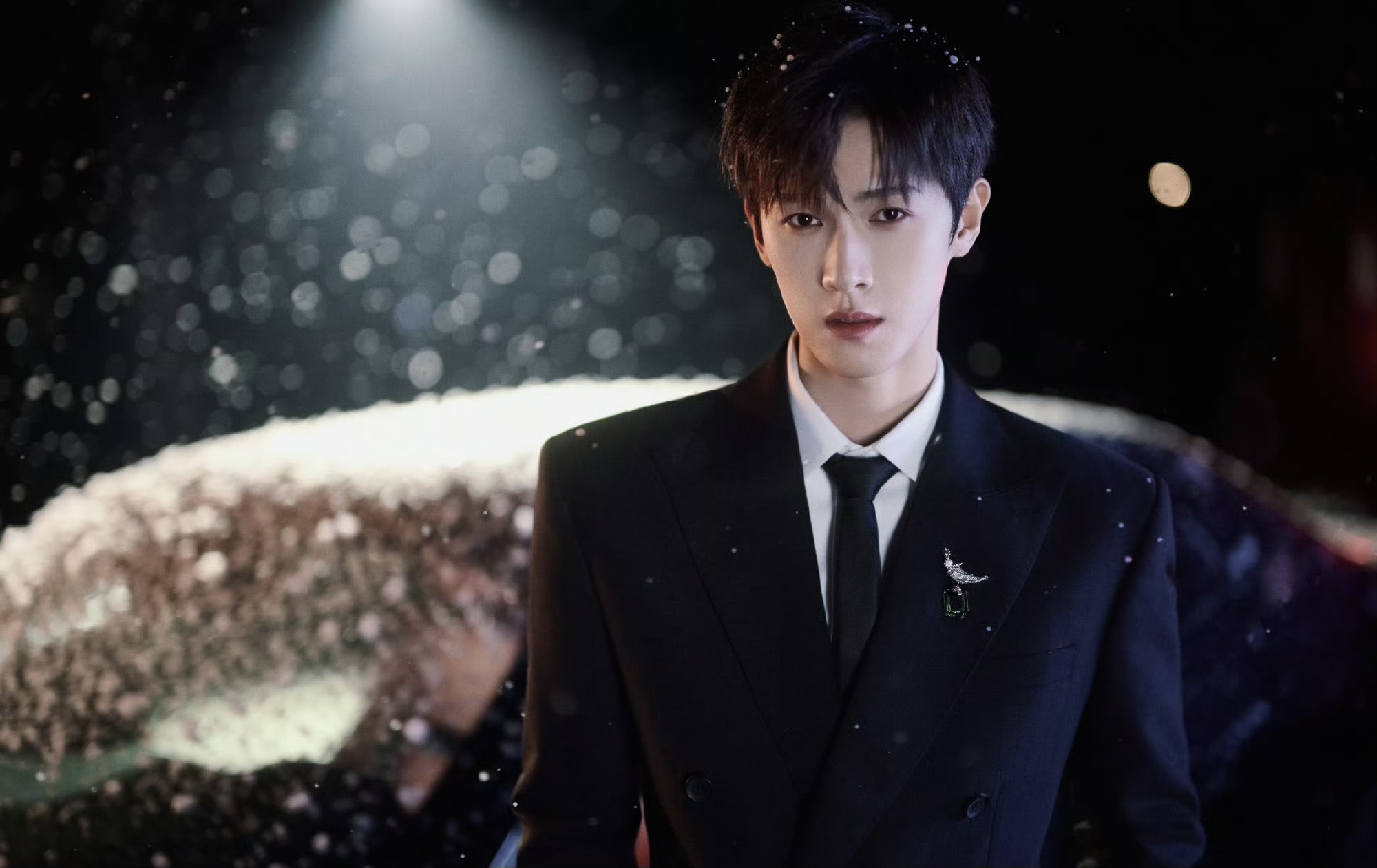 李昀锐出圈神图，这雪是为他下的吧。小林为了星光大赏发了预热图，太有氛围感了我的天