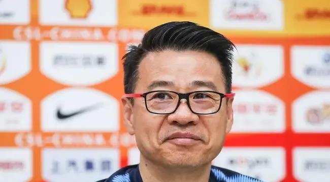 只剩12场得拿17分！
长春球迷的手快搓秃噜皮了。
18轮只积8分，垫底。
外教