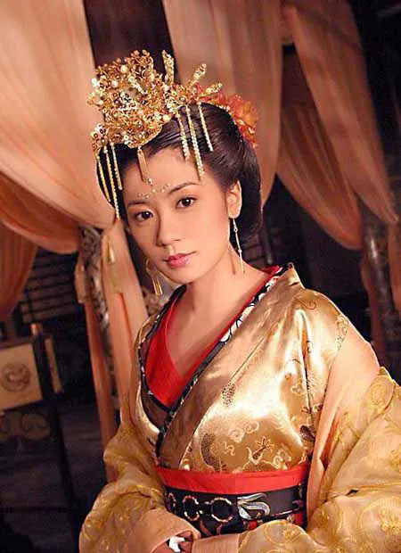 公元693年，武则天杀掉2个儿媳，却眯着眼问儿子李旦：“刘妃、窦妃怎不来请安？”