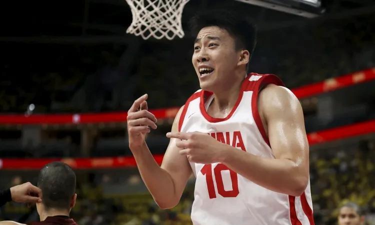 王俊杰会是中国男篮的锋线答案吗？？？
有旅美经历的中国篮球希望之星王俊杰207身
