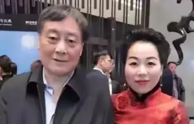 宗馥莉的姑姑宗蕊
她跟杜建英关系比较好
杜建英的三捷投资公司
是跟宗蕊合开的
这