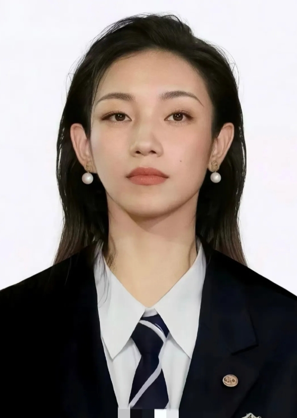 那尔那茜怕是真慌了！妇女报点名、《长安的荔枝》扑街、吴京新片把她除名，内蒙古教育