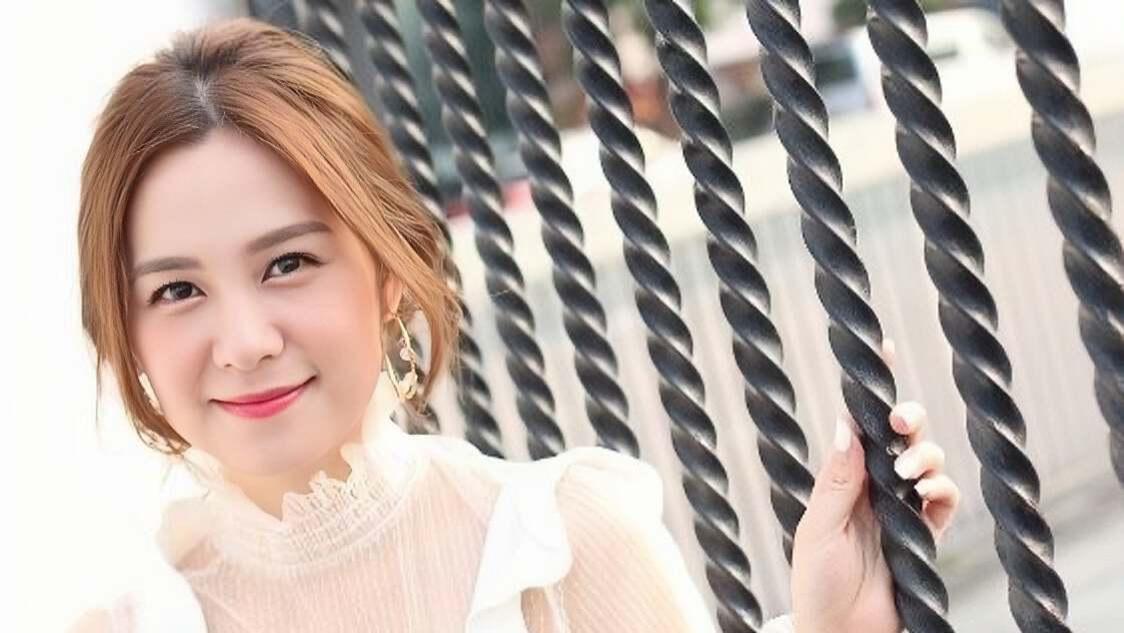 TVB前女星陷经济困难，拍摄短剧再演拜金女，到餐厅兼职斩鸡赚钱