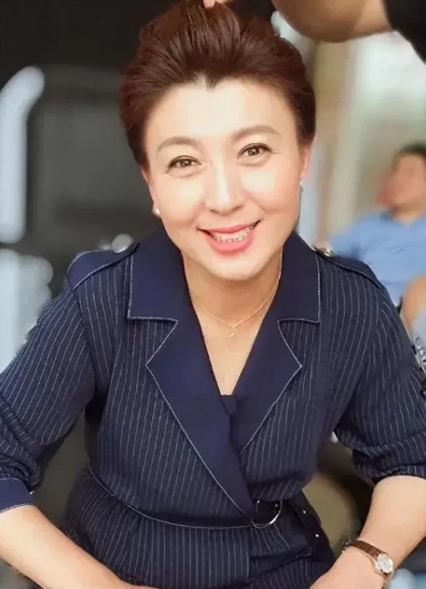 闫学晶说，现在有很多人，自己没经营好，家庭没经营好。一上来就说酸的，道咸的，一点