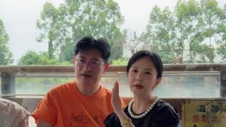 62岁黄安被曝与原配离婚！现任小9岁有颜值有气质