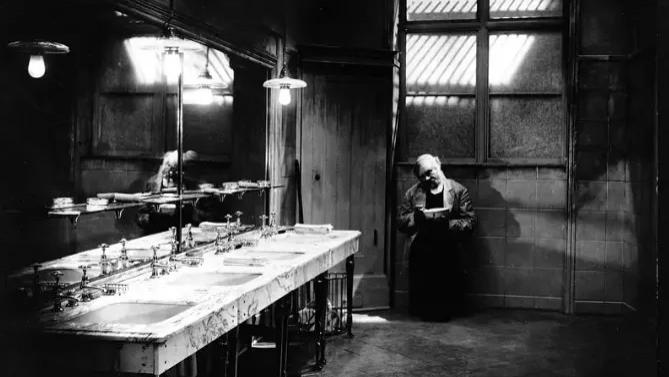 打工人的噩梦，资本主义缩影