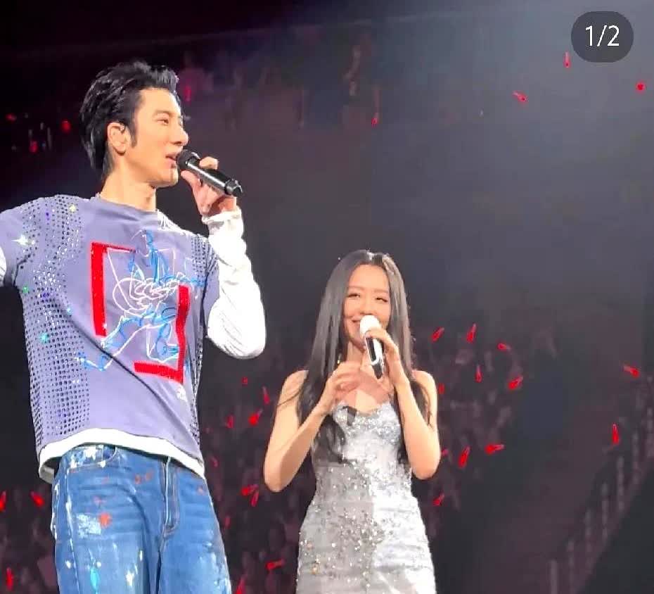 玩归玩闹归闹，你俩千万别睡觉。

6月21，王力宏“最好的地方”巡回演唱会第