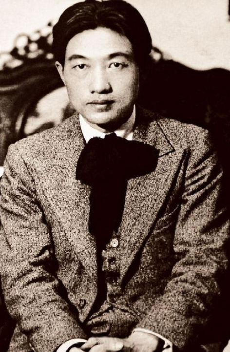 我爱上了一个18岁女孩。”1930年，35岁的徐悲鸿跟妻子坦白，自己移情别恋了，