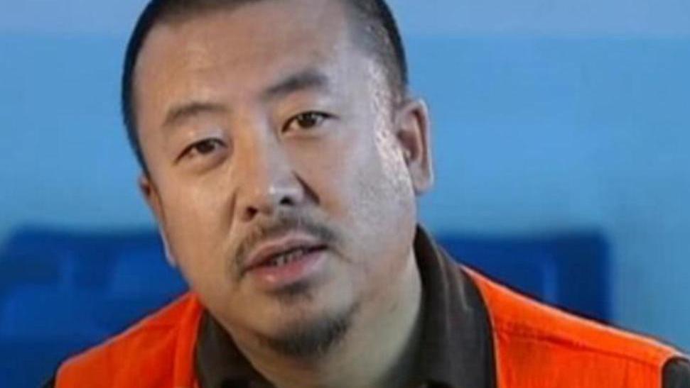 戏里演《潜伏》，戏外真潜伏，吉世光潜逃十几年被抓，如今变网红