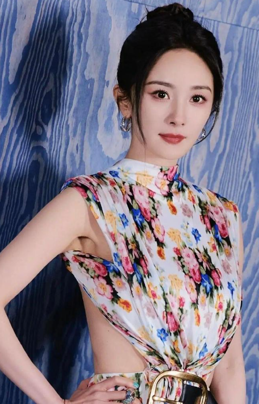 杨幂的彩色妆造，是不是超nice的！