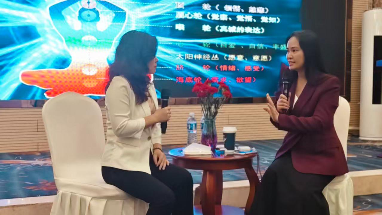 卢欣妤：《社交潜规则：深交 3 种 “贵人”，远离 3 种 “烂人”，及时止损才是清醒》