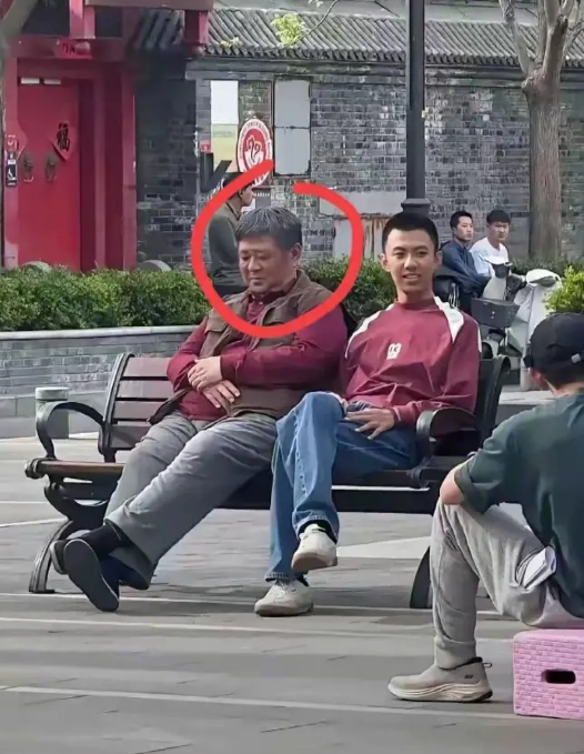 现在走在大街上99%的人都认不出来他了吧？
