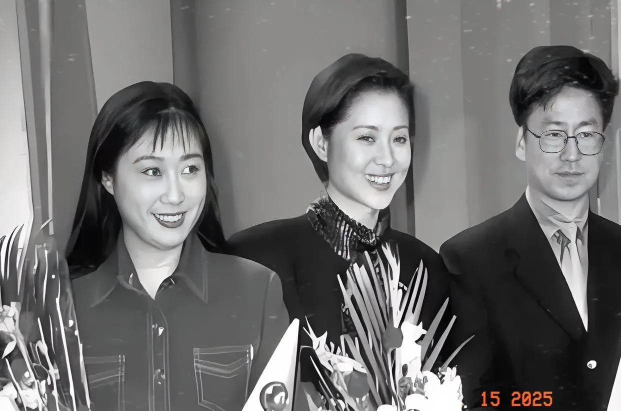 上世纪90年代
央视《曲苑杂坛》主持汪文华、《综艺大观》主持倪萍和《东方时空》主