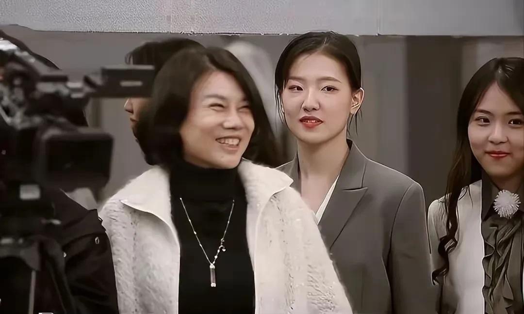 为什么现在越来越多的人同情孟羽童？
或许用一句婚姻的话来形容，“屠龙勇士终成恶龙