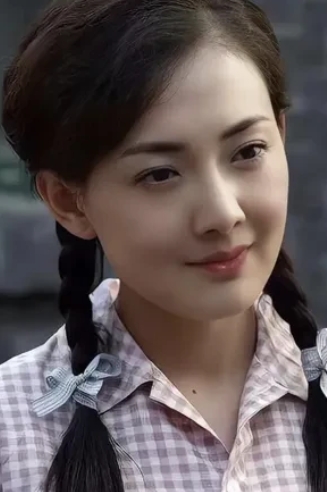这一位女演员，你认得她吗？这才叫美得不可方物，年轻时候的自然美，比现在的流量明星