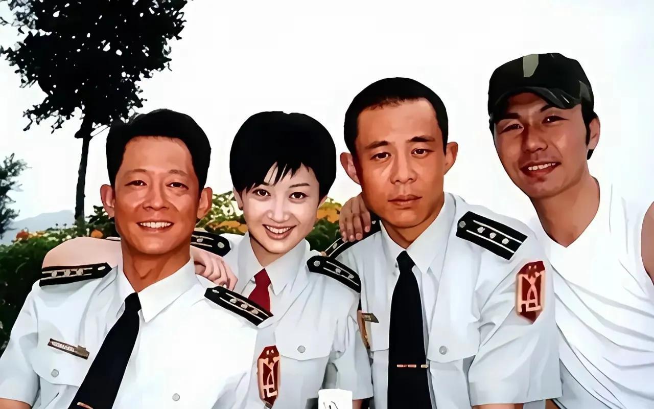 许晴穿着这身制服真是勃勃生机！这张照是剧照还是影视剧的宣传照？
      许晴