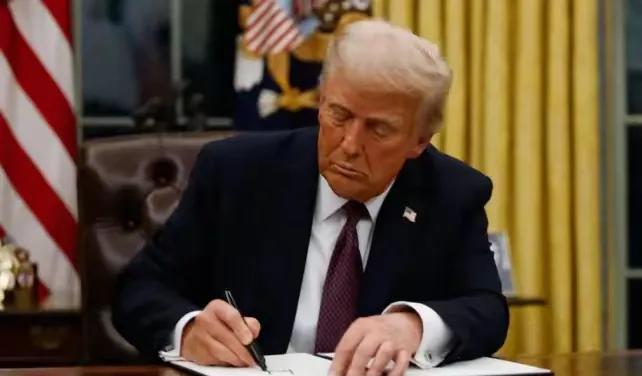 假如特朗普病倒了，美国会发生怎样的变局？白宫发表声明，特朗普慢性动脉不全。
这个