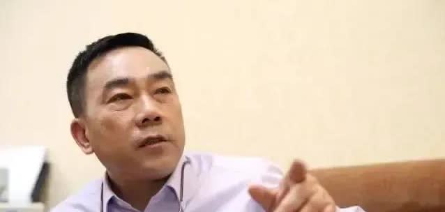 【再给杨议支招儿，别搭理咖位小的】
本来不愿意聊相声圈里的事儿，但看到杨议在耳