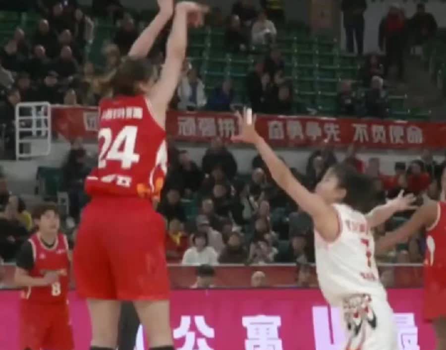 你知道翟若云为什么得分少吗？
球迷们都知道，新入选国家队的球员翟若云以3分球百