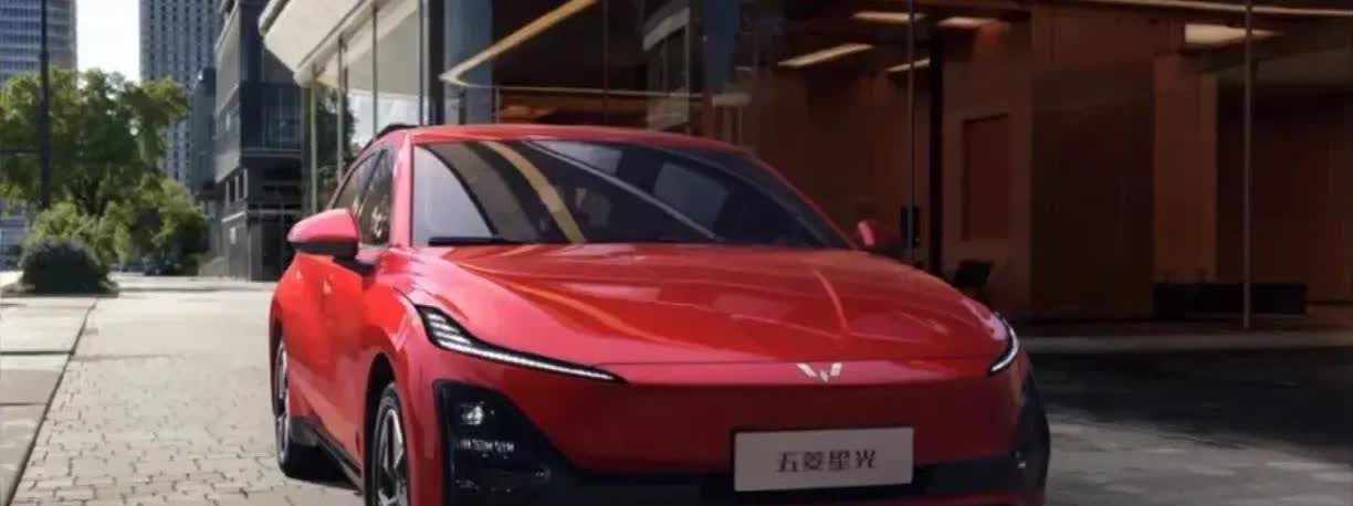 听我一句劝，买车不纠结：

40万的车，买奥迪A6。
32万的车，买奔驰威