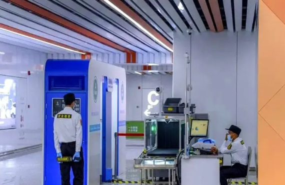 为什么地铁安检员一直在招人？

一个朋友这个月刚入职地铁安检，干了还不到两周就跟