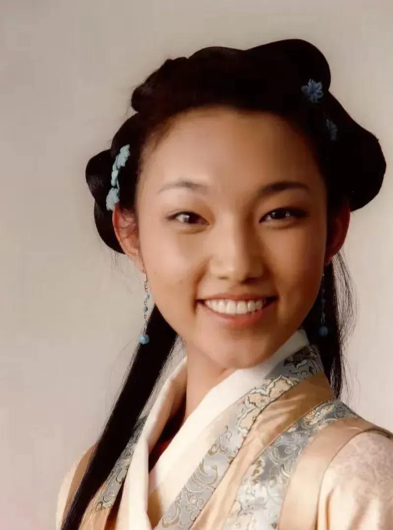《长安的荔枝》剧演员那尔那茜，网上不少人在议论她当年″委培