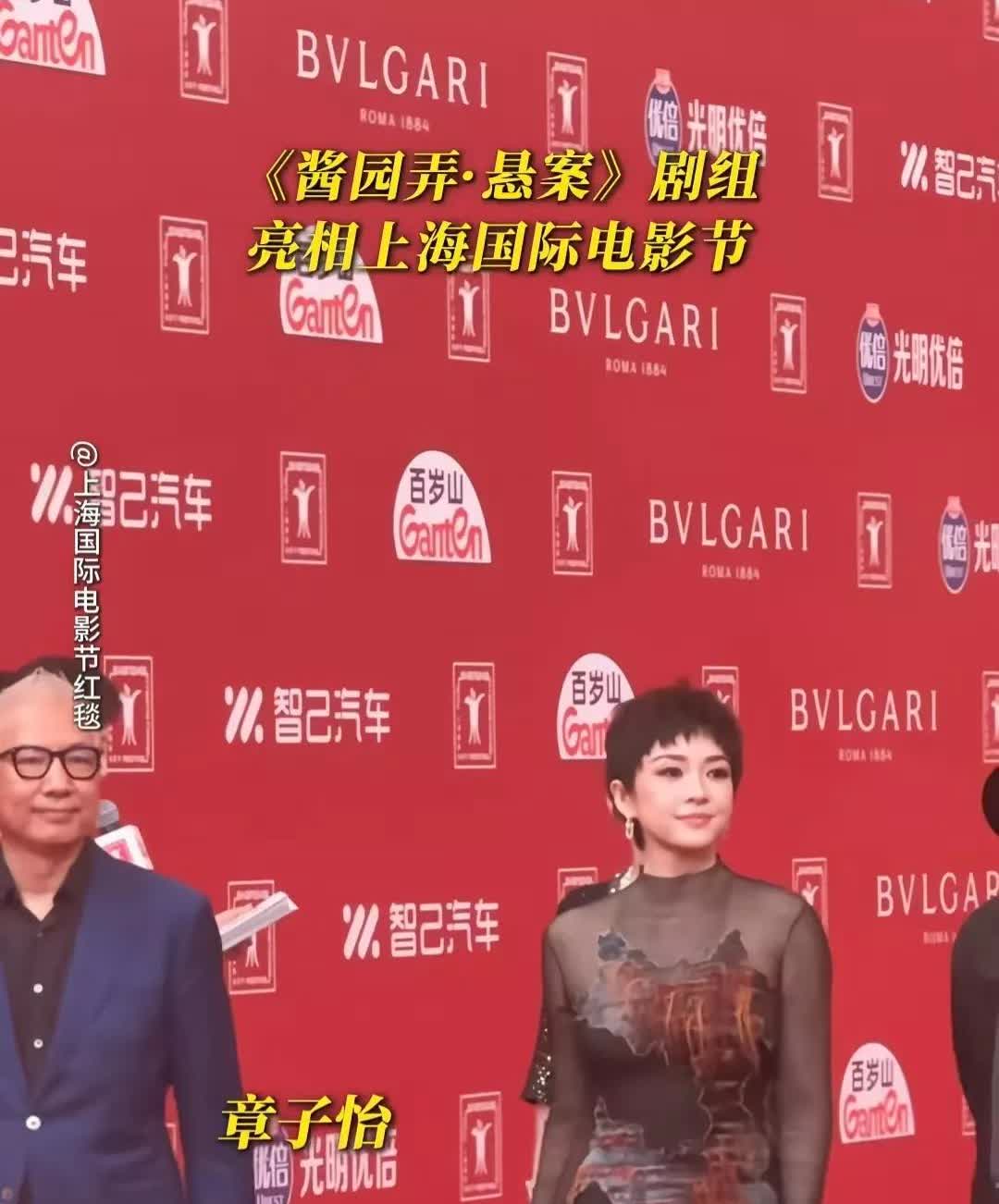 我妹妹亲眼见过章子怡。

她说了一个大实话。

说章子怡根本不是电视上的