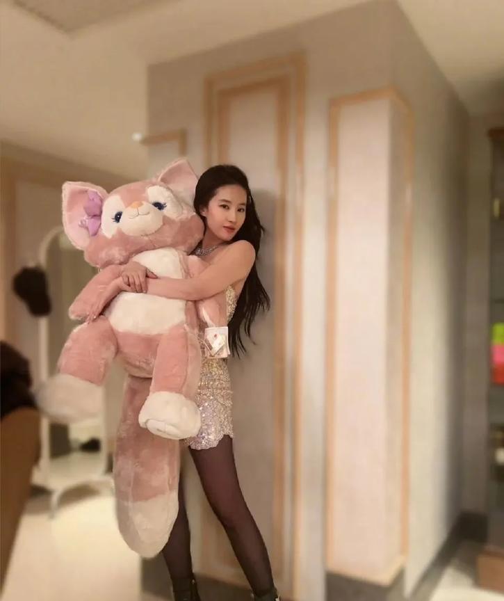 不愧是中国第一美女刘亦菲，谁能顶得住啊