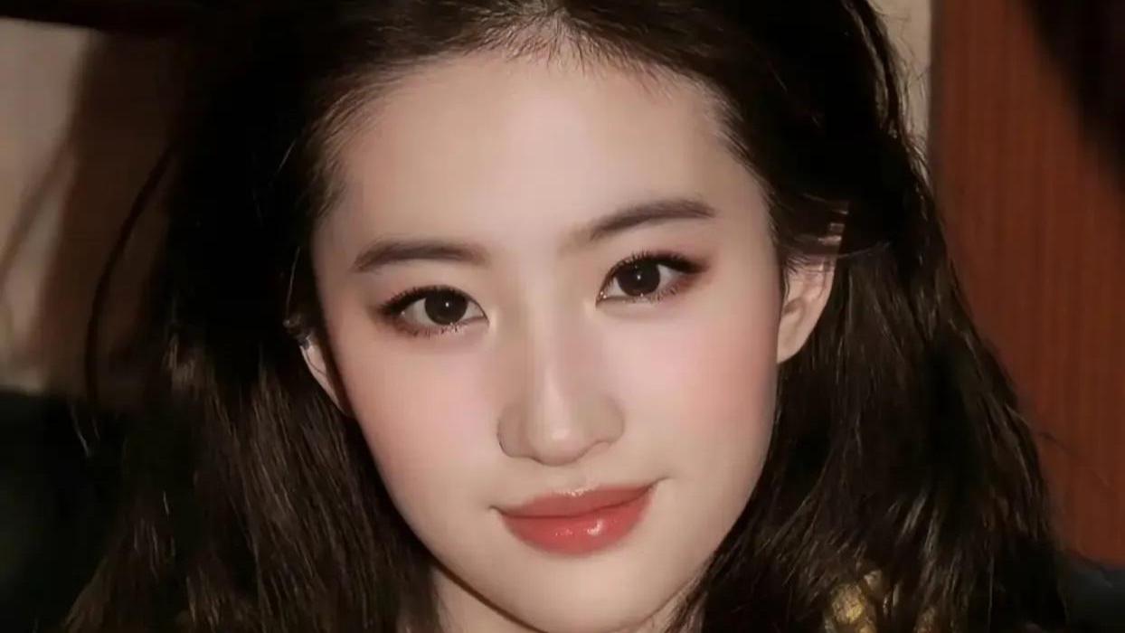 刘亦菲不愧是神仙姐姐，每次亮相都惊艳全场！这颜值气质太出众了