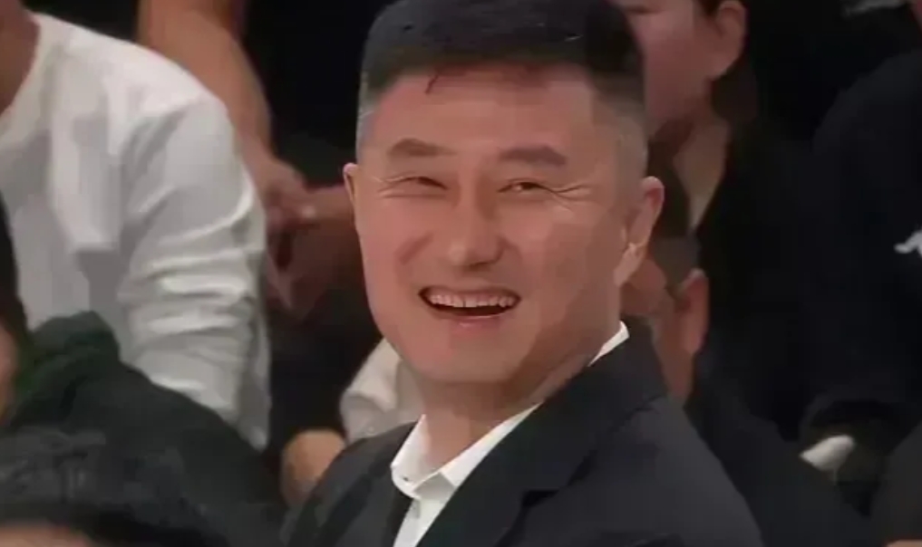 杜锋故意示弱---惨败广厦为哪般？
看了昨晚杜锋排出的首发阵容，就知道广东队没有