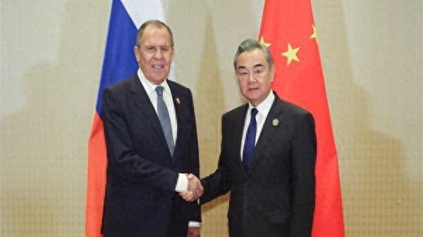 中俄外长还没见面，莫斯科先请来中方贵客，有一个教训绝不容忽视