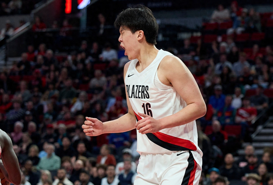 NBA常规赛，开拓者主场114-118惜败森林狼。
本场比赛，杨瀚森首节就获得登