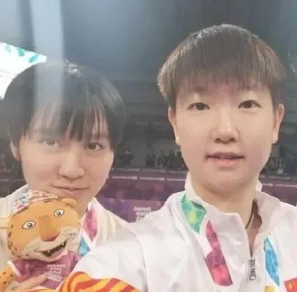 日本选手平野美宇更新了社交平台，晒出了自己和孙颖莎，还有蒯曼覃予萱的合照海报，开