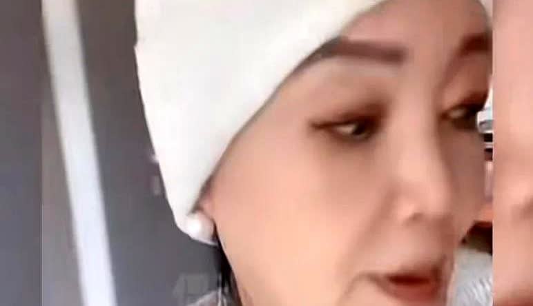 汪小菲偏心女儿实锤了！冲绳旅行结束打包行李时，女儿100多个玩具全被装进行李箱，