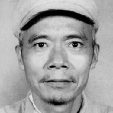 1937年，地下党员涂作潮与邻居打牌，闲聊中，邻居突然不说话，还凑到他耳边，轻声