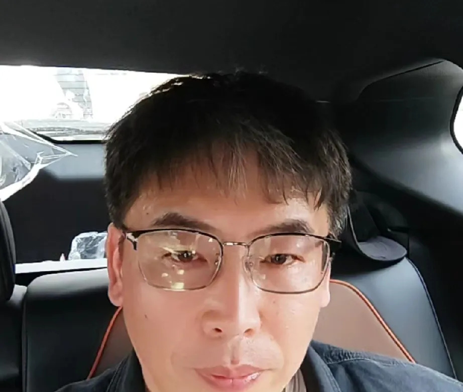 戴口罩开会拒绝供出幕后黑手











有没有搞错！四个人开会居然全程
