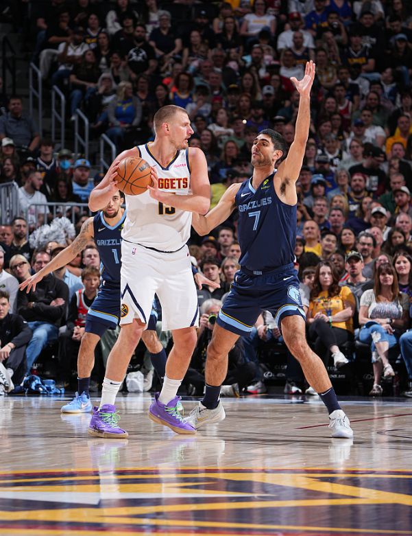 场均三双达成！约基奇成为NBA历史上首位获得场均三双的中锋！