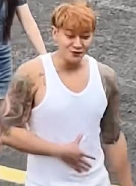 黄子韬婚后发福成“山东大汉”这一话题近日引发了不少关注。
2025年9月，黄子韬