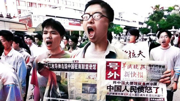 北斗突破：25年争口气











25年前，我们被狠狠地踩在脚下，屈