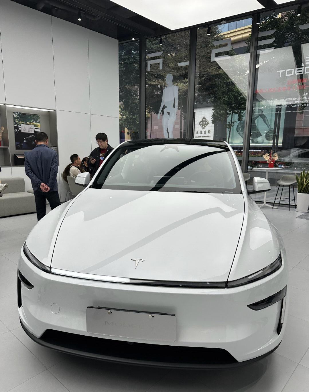 毛坯房：新老款特斯拉motel Y