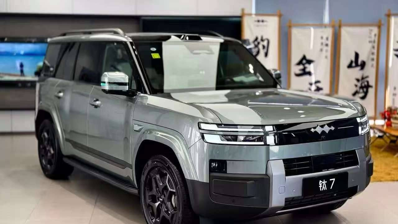 比亚迪“大五座天花板”方程豹钛7火爆上市，售价17.98万元起