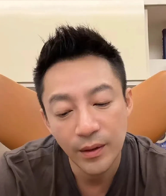 汪小菲与网友聊天，不想提不开心的事！

刚刚，汪小菲直播时说:“玥玥长大了，成大
