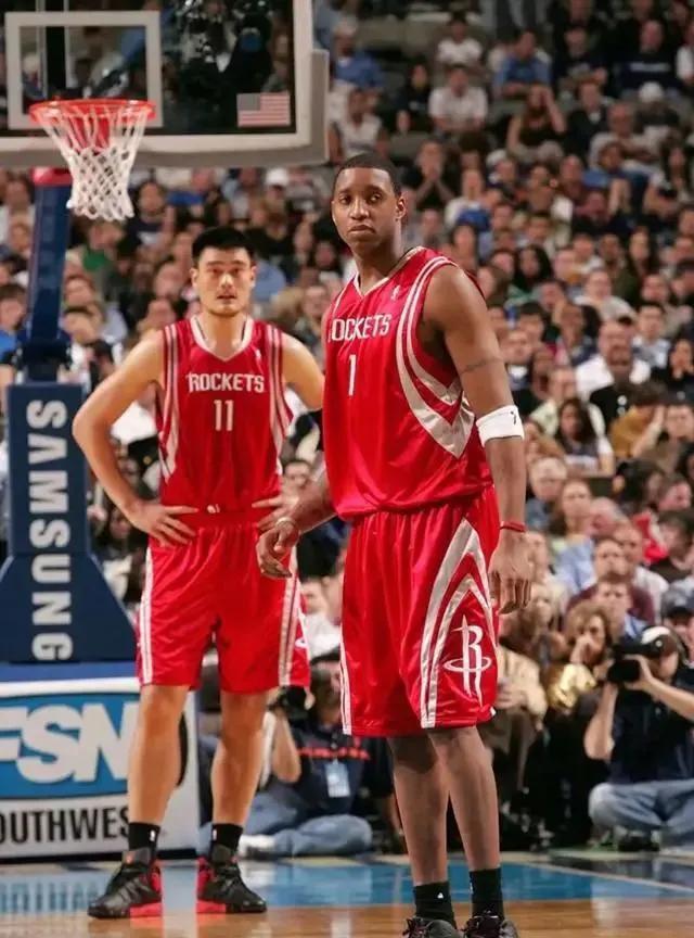 NBA曝出了黑幕！
黑哨多纳吉表示联盟会强调并且提醒裁判去帮助落后的球队。比如某