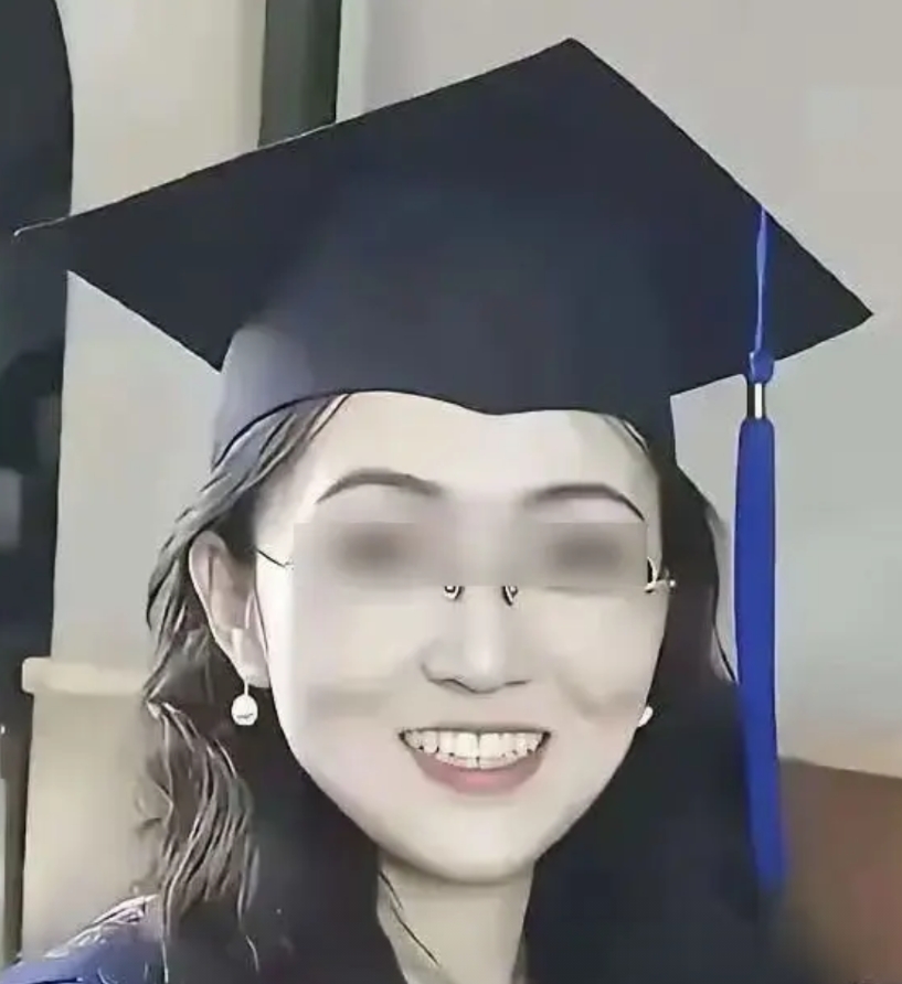 看“面相”识武大骚扰女，从面相来看此女颧骨突出，特征明显。
 
在面相学中，颧骨