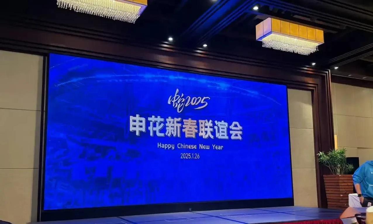 不得不说斯卢茨基算是彻底融入中国队风土人情了！
就在昨天刚刚和天津完成热身赛的上