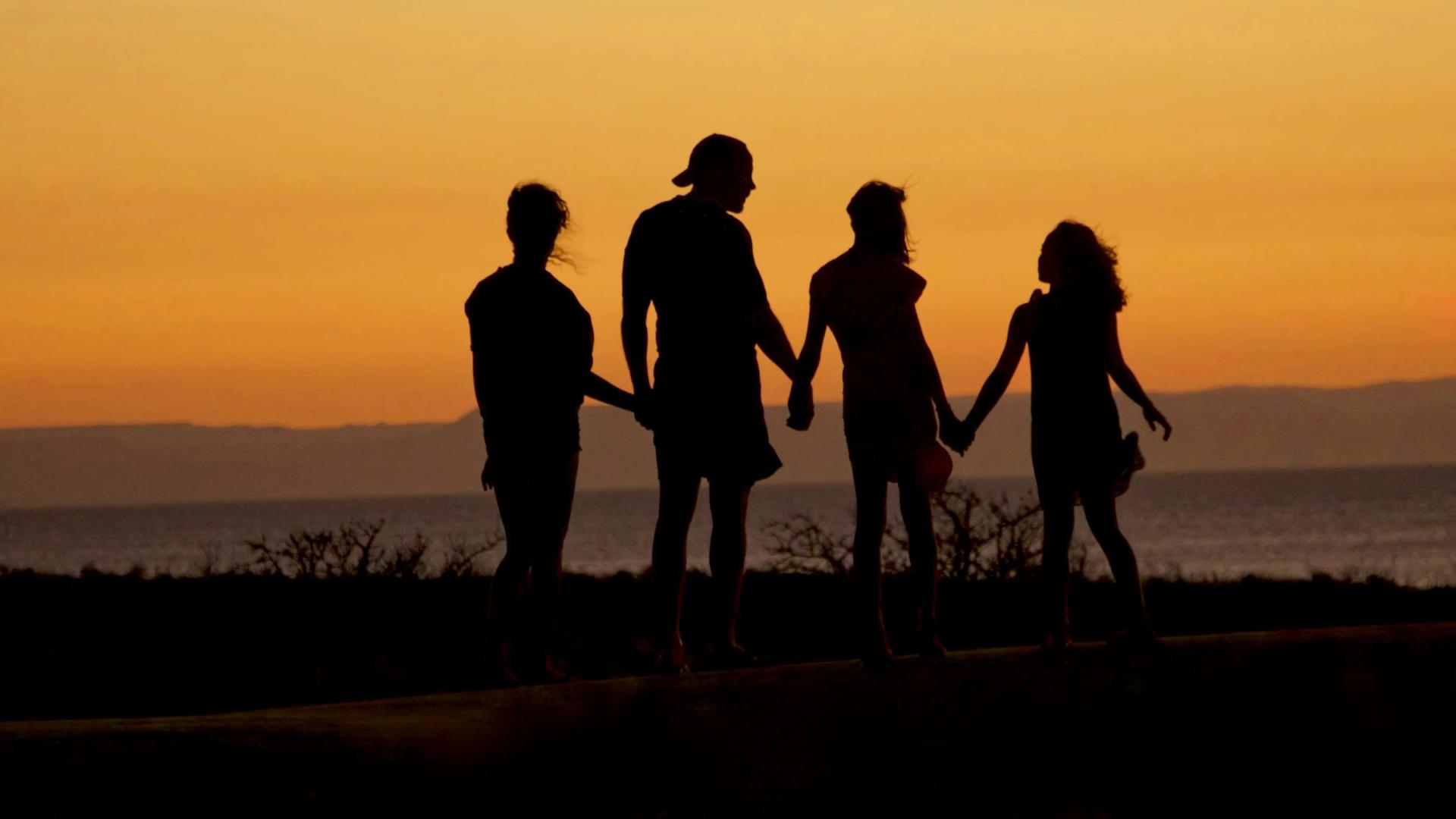 你越为孩子铺路，他越走不出自己的人生